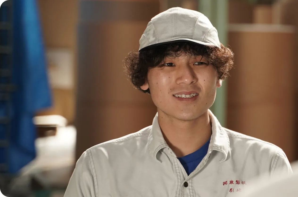 製造職で働く引地さんの写真