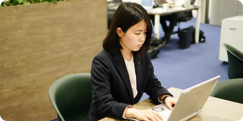 商談中の営業職社員